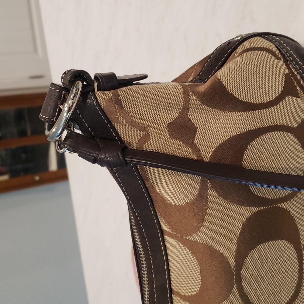 Coach Vintage Brown and Tan Signature Shoulder Bag - Picture 4 of 16